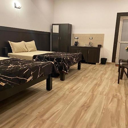 Rr Holiday Inn Кодайканал Екстериор снимка