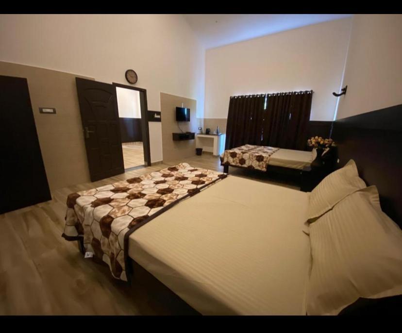 Rr Holiday Inn Кодайканал Екстериор снимка