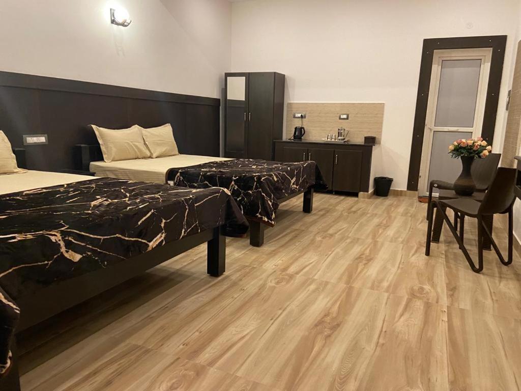 Rr Holiday Inn Кодайканал Екстериор снимка