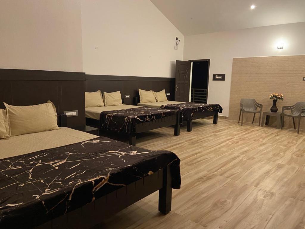 Rr Holiday Inn Кодайканал Екстериор снимка